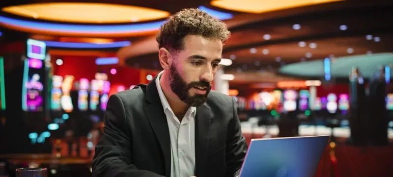 LAR card games online player